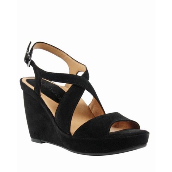 L'Amour Shoes - L'Amour Des Pieds Illanna Wedge Sandal